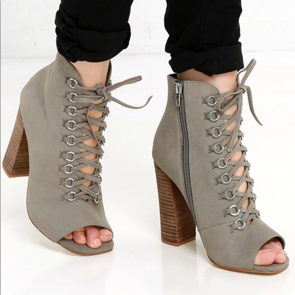 NWT Steve Madden Grey Booties Size 8 - Picture 1 of 8
